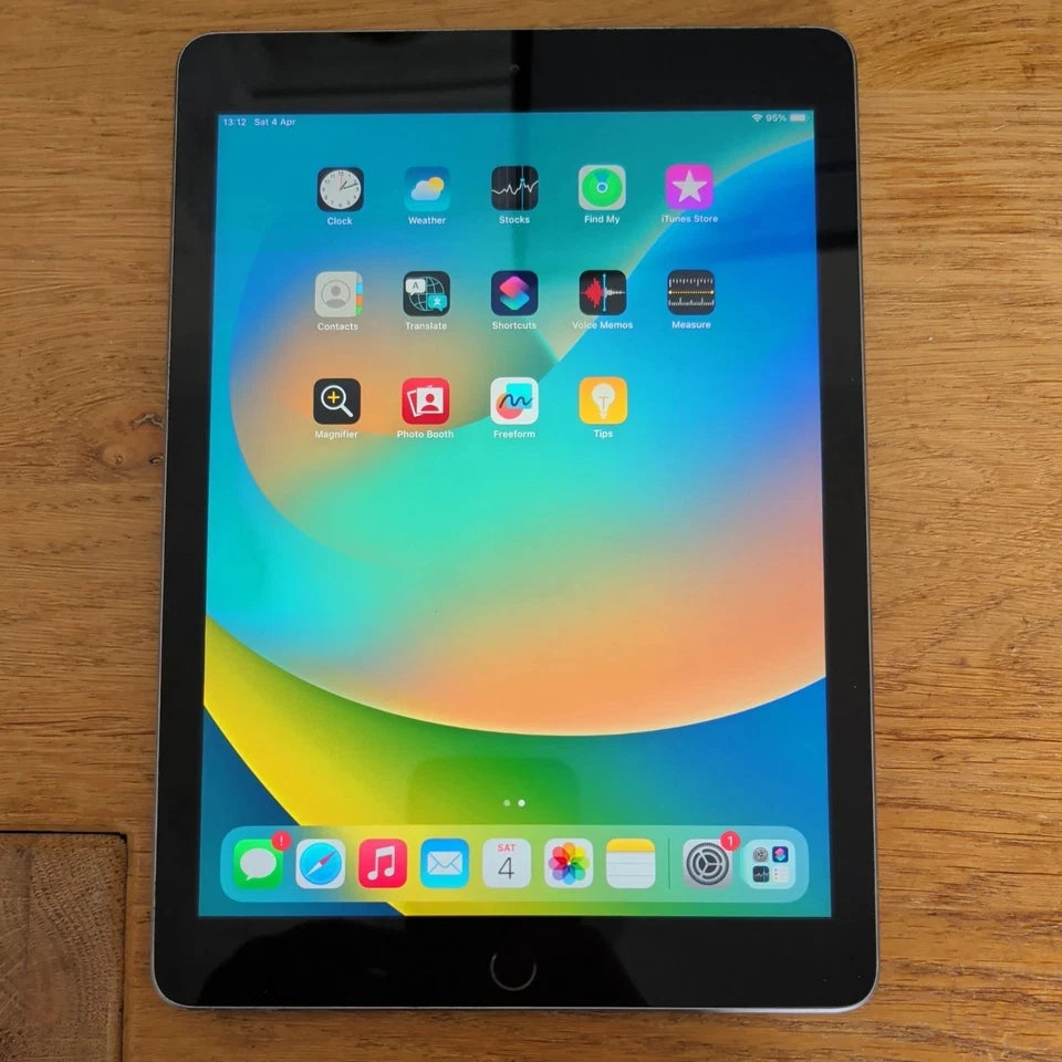 Apple iPad 5th Gen 128GB, Wi-Fi, 9.7in Space Grey Free Delivery GA Free Delivery